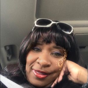 Meet your Posher, Loretta